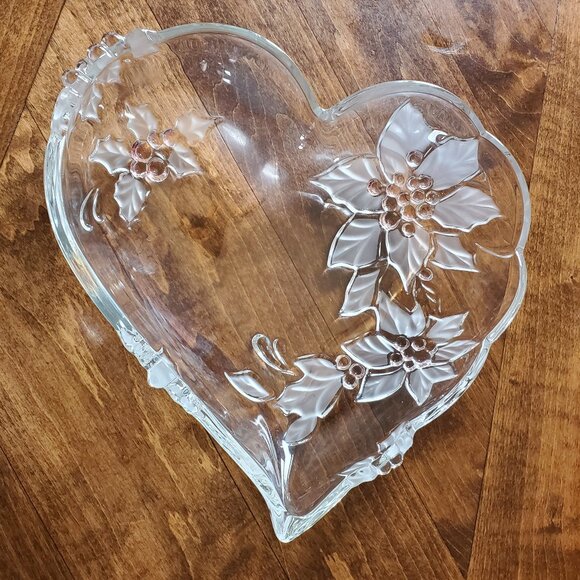 Mikasa Heart Shaped Poinsettia Glass Serving Bowl VINTAGE - Picture 1 of 14